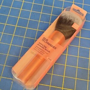 Real Techniques Extra Big Powder 7.5" Brush New in Box